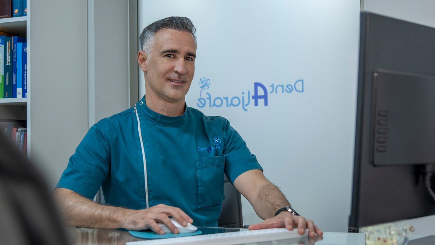 Dr. Tomás Parrillas